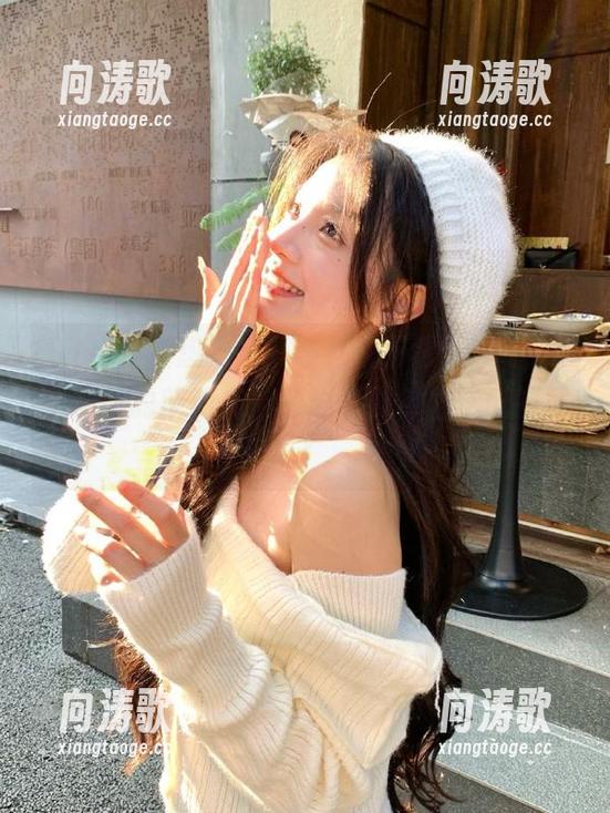 51cg 不想被拉下车?快下载51cg,跟上网站的新动态,身边就要传出吃瓜的声音了。