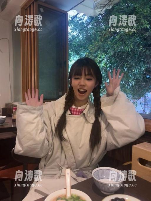 51cgfun导航下的奇怪日常——你见过草地上的咖啡屋吗？