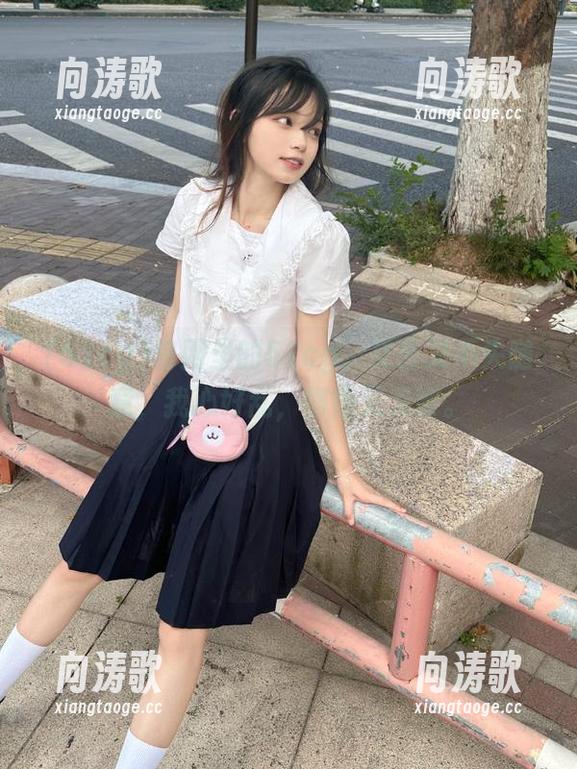 51cg 官网里的51cg,文艺又不失随意,我心好乱,懵懂又无奈。