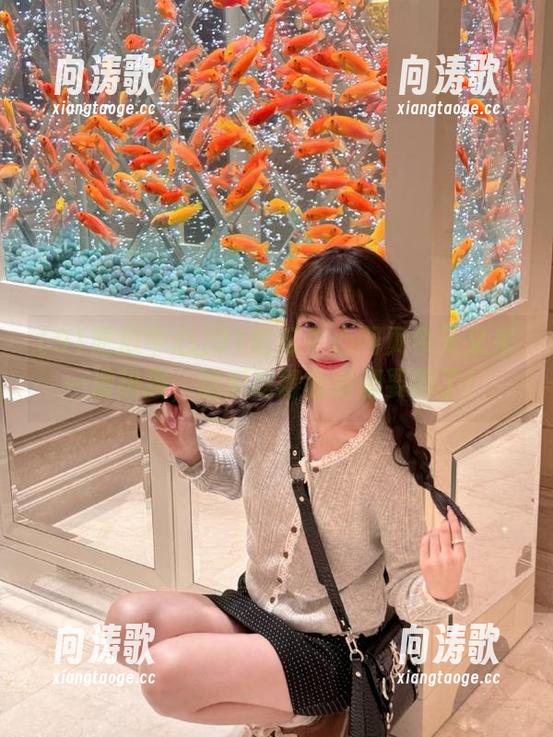91吃瓜中心网页今天又来一波热搜，这瓜吃得我嘴都要酸了！