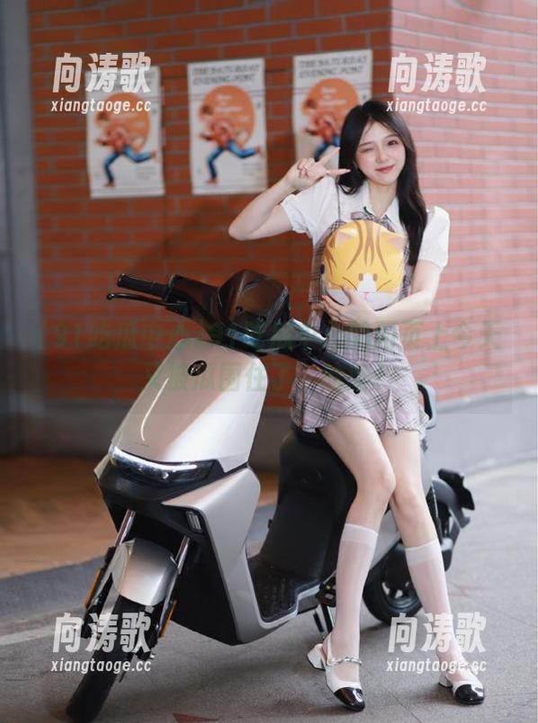 91吃瓜中心的网页上今天又被瓜围住了，哈哈！
