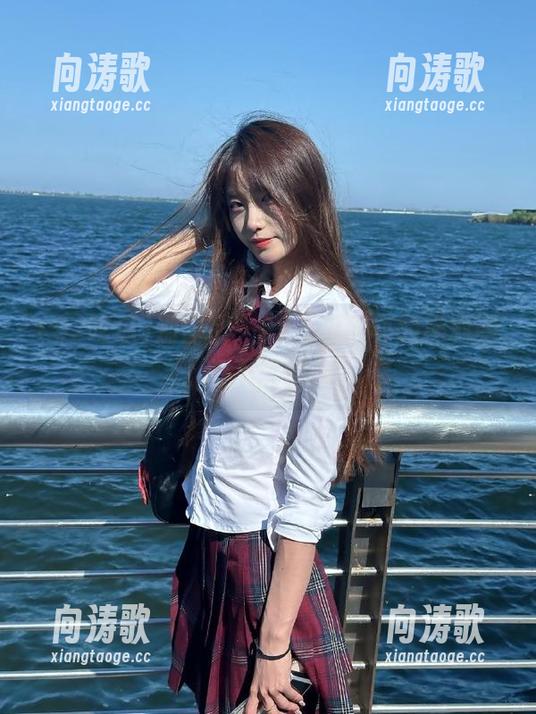 92吃瓜 别傻了,92吃瓜网页的黑料圈,想不沉都难。