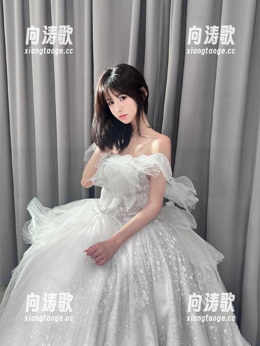 998.su 据说998.su的瓜比你草莓的早熟还诱人,免费的来一发!