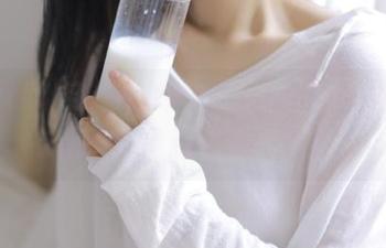 穿越zzzttt48.com的传送门，衣服上多了点‘流行元素’