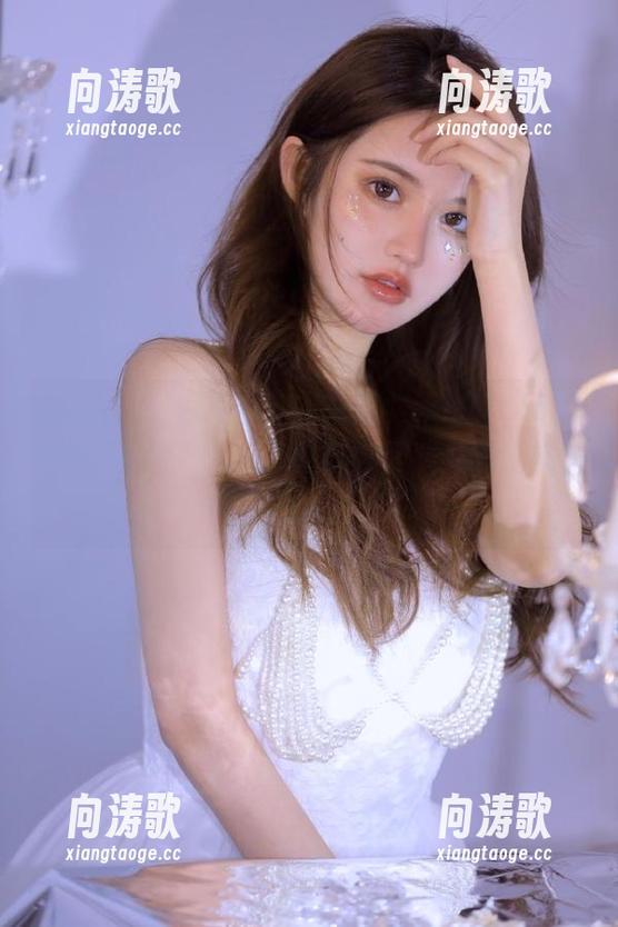 家庭聚会上翻阅“zzzttt48.com”首页，理论上是查看瓜，实则欢乐无边！