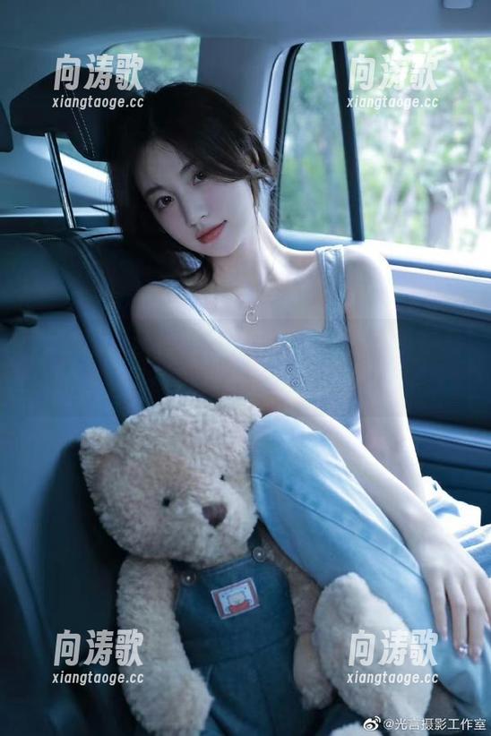吃瓜网 观看着在线吃瓜网,心里却在想,这瓜是不是又熟了?