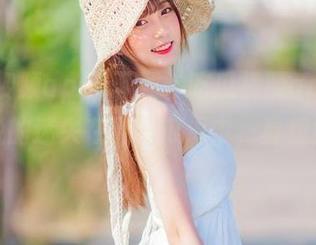 下载“吃瓜视频app”，我愉悦的迷失在无限瓜海中，真想露个头。
