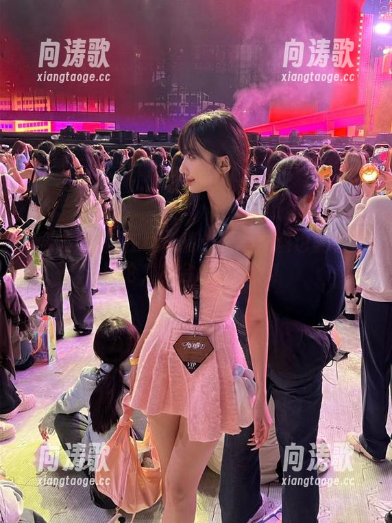 网曝黑料 在线成精:网曝黑料也能引起讨论,社会的广场啊!