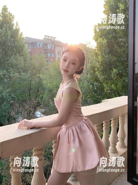 网页上的鲤鱼门热搜不停，黑料不打烊，犹如麻辣串串一直来！