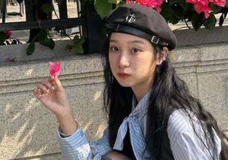 大家快来看，黑料不打烊更新了，瓜田里又挂肉了！